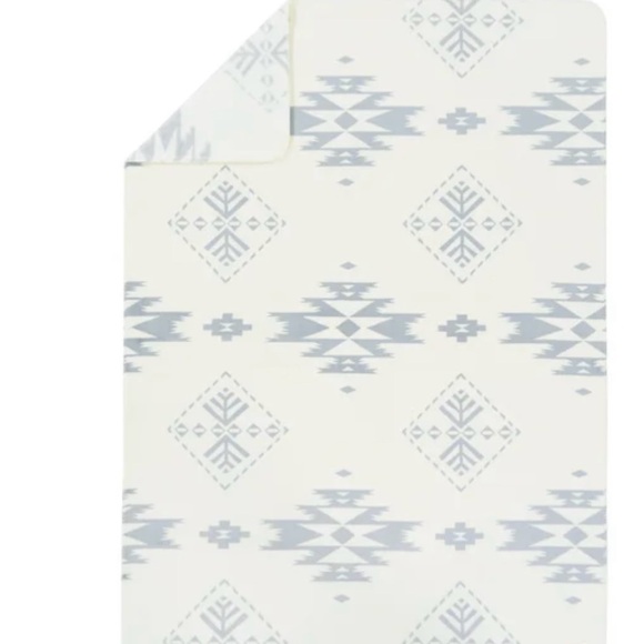 PENDLETON PLUSH THROW - BIRCH TREE - Picture 3 of 5